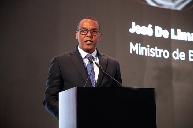 MINISTRO DE ESTADO PARA A COORDENAÇÃO ECONÓMICA ESTÁ EM FUNÇÕES HÁ 100 DIAS