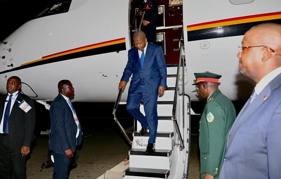 PR REGRESSA AO PAÍS