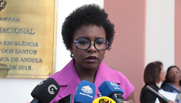 VERA DAVES DEFENDE DÍVIDA BARATA E COM PRAZO LONGO