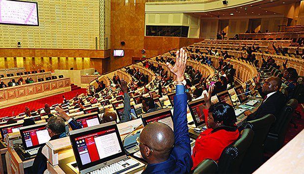 PARLAMENTO APROVA NA GENERALIDADE NOVA LEI GERAL DO TRABALHO