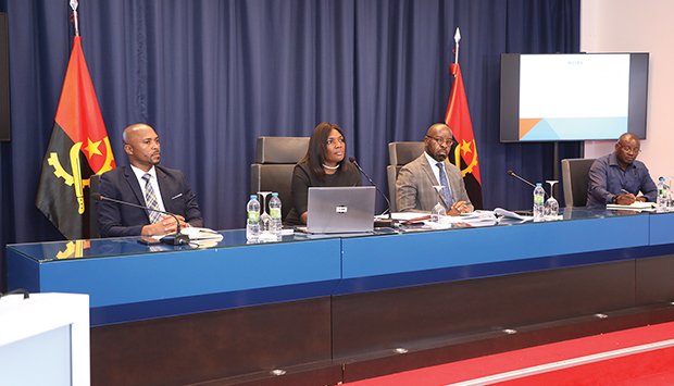 ESTRATÉGIA DE COMBATE À CURRUPÇÃO PREVÊ MELHORIA DE SALÁRIOS E DESBUROCRATIZAÇÃO