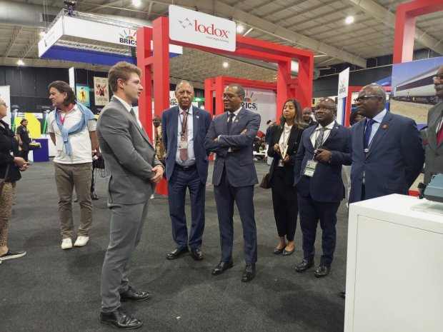 MINISTRO DE ESTADO PARA COORDENAÇÃO ECONÓMICA VISITA EXPOSIÇÃO DE EMPRESAS DOS BRICS