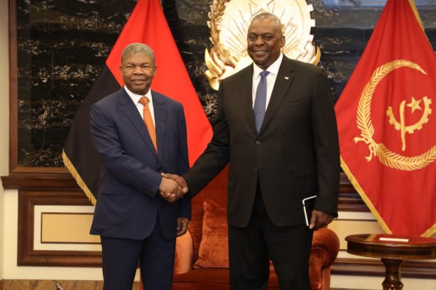 CHEFE DE ESTADO RECEBE SECRETÁRIO DE DEFESA NORTE –AMERICANO