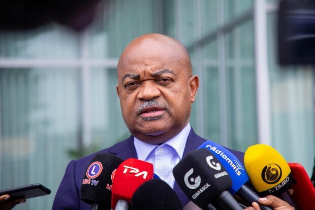 MINISTRO MÁRIO OLIVEIRA DEFENDE CONSTRUÇÃO DE INDÚSTRIA DE TELECOMUNICAÇÕES ANGOLANA