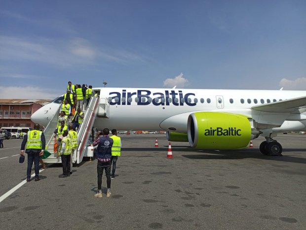 TAAG REFORÇA A FROTA COM SEIS AERONAVES AIRBUS  A220-300 ATÉ 2024