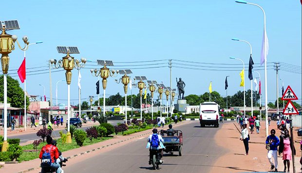 PRESIDENTE DA REPÚBLICA ASSISTE EM MENONGUE EXERCÍCIOS MILITARES