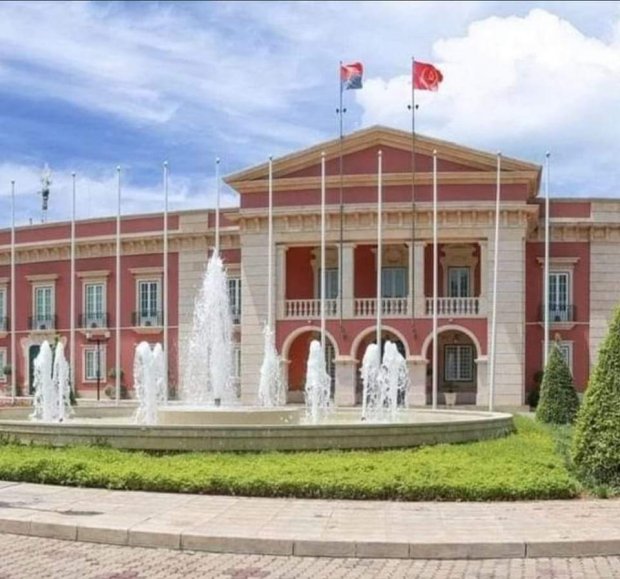 GOVERNO CAPTA ESTE ANO 12 MIL MILHÕES DE DÓLARES EM DÍVIDA PARA CUSTEAR PROGRAMAS