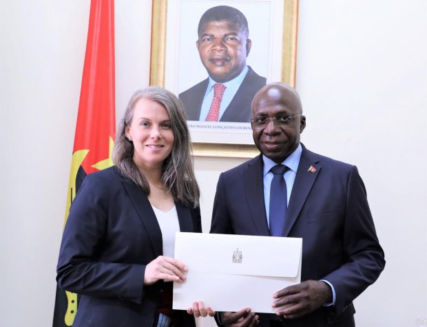 NOVOS EMBAIXADORES APRESENTM CARTAS FIGURADAS