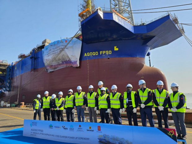 NAVIO ANGOLANO FPSO AGOGO RECEBE PRIMEIRO MÓDULO DE ESTRUTURA
