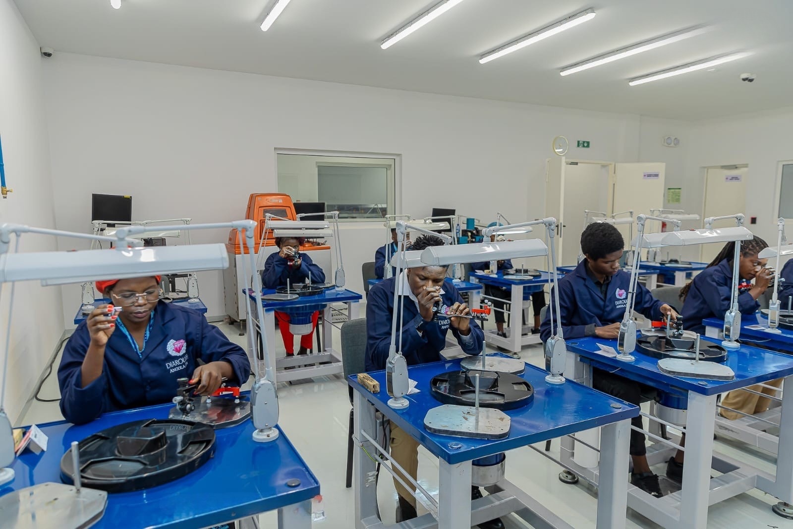 NOVA FÁBRICA  DE LAPIDAÇÃO DE DIAMANTES EM SAURIMO É  INAUGURADA