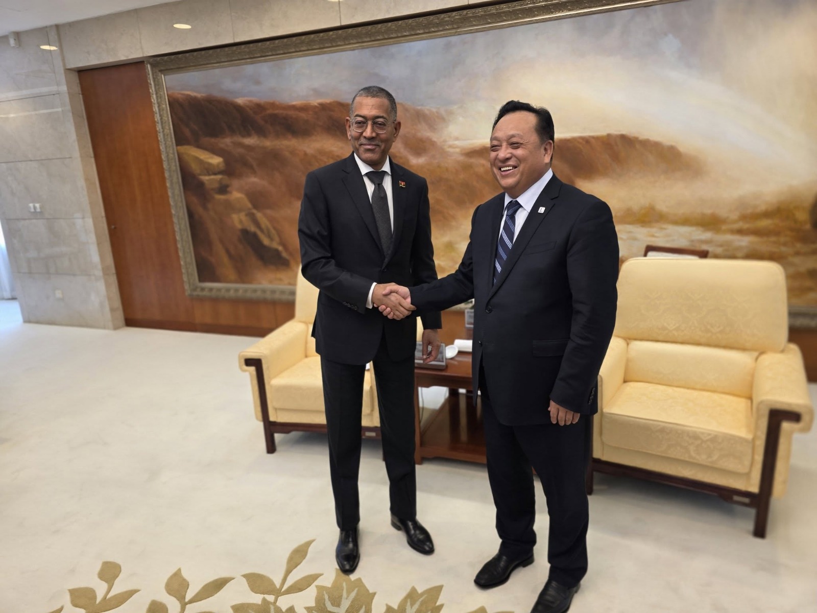 MIREMPET E SINOPEC REFORÇAM COOPERAÇÃO PETROLÍFERA