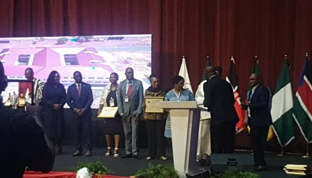 MINISTRA DA EDUCAÇÃO HOMENAGEADA  NO GHANA