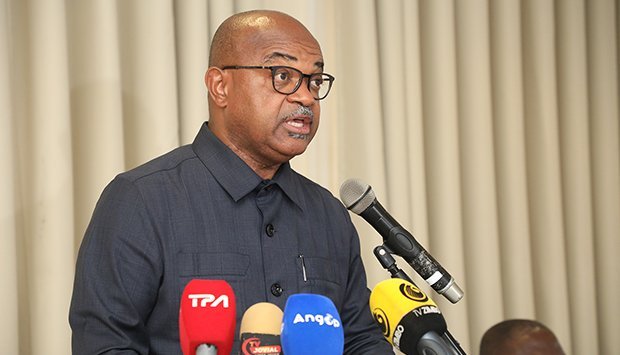 HUILA-MINISTRO INAUGURA SERVIÇOS DE METEOROLOGIA E GEOFÍSICA