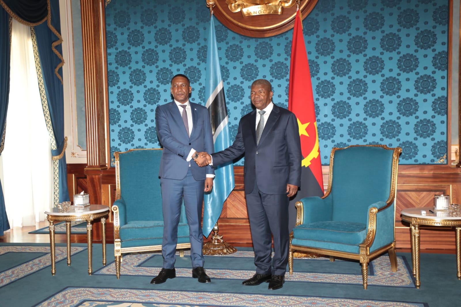PRESIDENTE DA REPÚBLICA RECEBE HOMÓLOGO DO BOTSWANA EM LUANDA