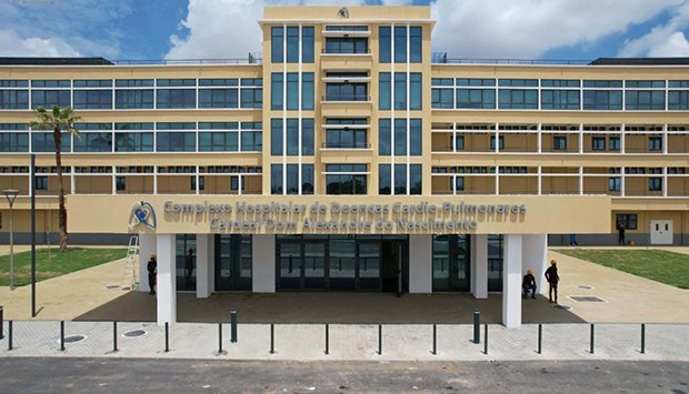 ANGOLA FORMA PELA PRIMEIRA VEZ  MÉDICOS  CARDIOPULMONARES