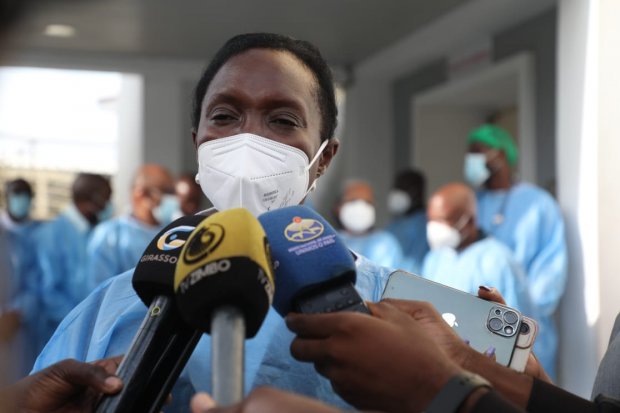 MINISTRA DA SAÚDE VISITA HOSPITAIS DE LUANDA APÓS VIRADA DO ANO