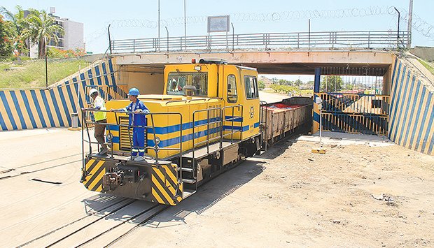 PRIMEIRO COMBOIO DE CARGA DE MINÉRIO DE COBRE CHEGA AO LOBITO