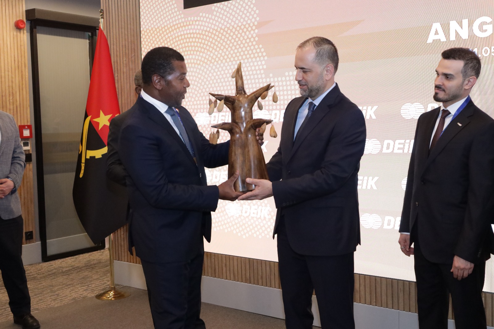 POTENCIALIDADES AGRÍCOLAS E MINERAIS DE ANGOLA APRESENTADAS ÀS EMPRESAS TURCAS COM INTERESSE EM INVESTIR NO PAÍS
