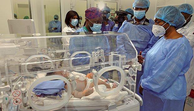 RECÉM-NASCIDA É OPERADA COM SUCESSO AO CORAÇÃO