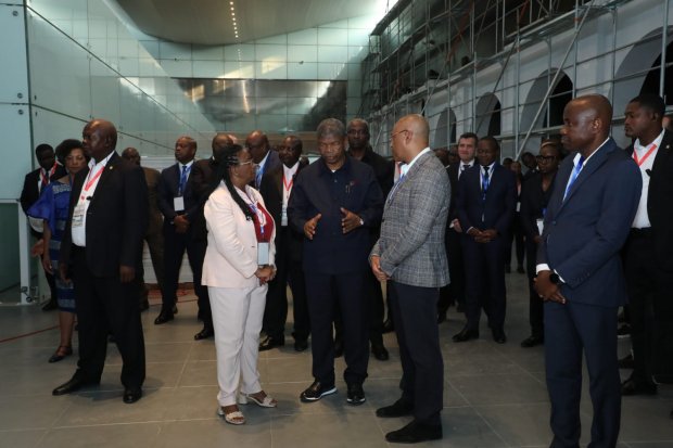 JOÃO LOURENÇO CONSTATA ANDAMENTO DAS OBRAS DO CENTRO DE CIÊNCIAS DE LUANDA