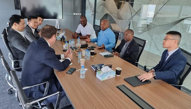 MINISTRO  MÁRIO OLIVEIRA FAZ CONTACTOS COM EMPRESAS DOS EMIRADOS