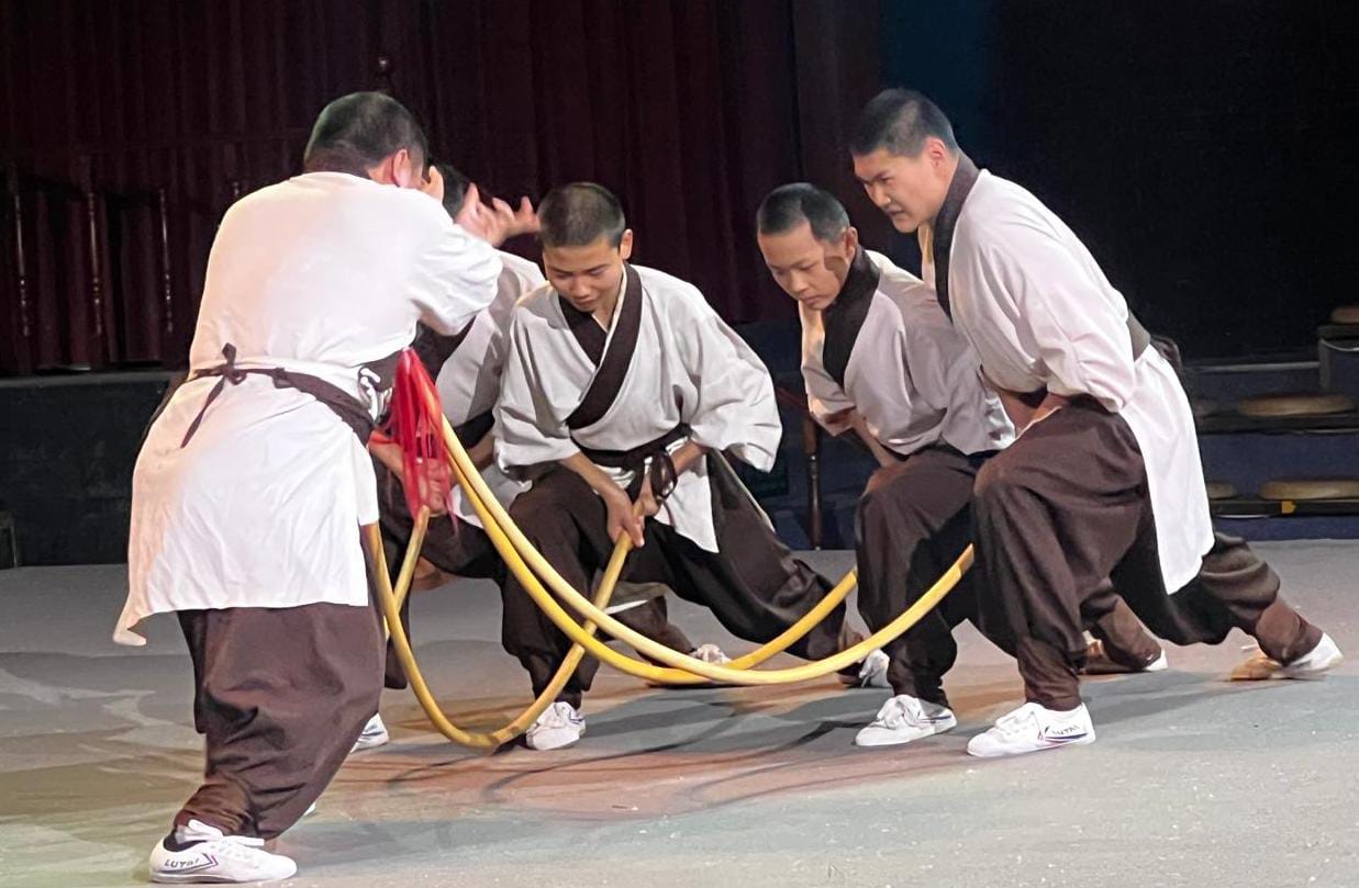 JORNALISTA DA LUSÓFONIA PRESTEGIAM DEMOSTRAÇÃO  DE ARTES MARCIAIS NO PAVILHÃO SHAOLIN KUNG FU