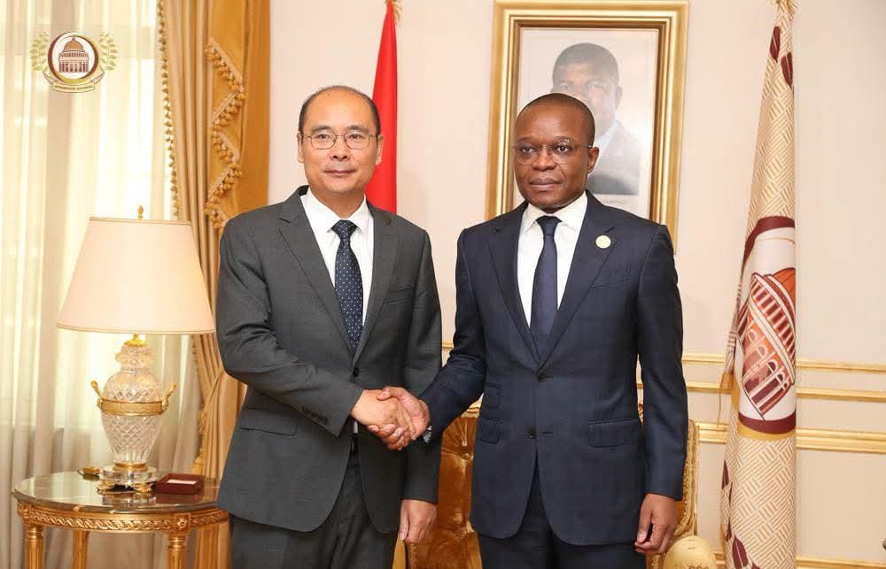 PRESIDENTE DA ASSEMBLEIA NACIONAL E EMBAIXADOR DA CHINA AVALIAM COOPERAÇÃO BILATERAL NO DOMÍNIO PARLAMENTAR