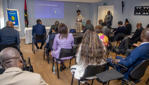 FUNCIONÁRIO DO GPL RECEBEM FORMAÇÃO SOBRE LIDERANÇA E ATENDIMENTO AO PÚBLICO