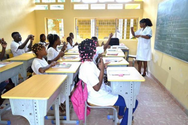 PROFESSORES DO ENSINO GERAL EM GREVE