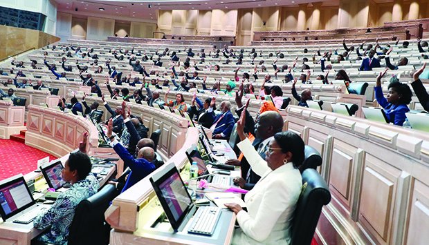 DEPUTADOS APROVAM MANUTENÇÃO DA COMPONENTE ANGOLANA DA FORÇA DA SADC EM ESTADO DE ALERTA
