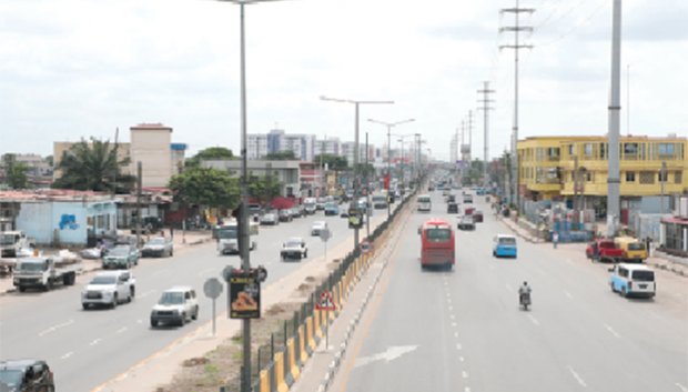 CELEBRAÇÃO DO NATAL – LUANDA ACORDA TRANQUILA