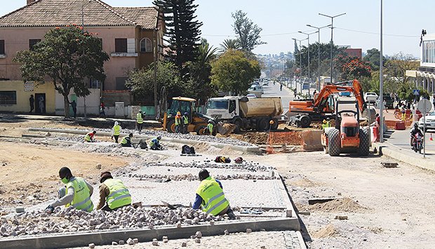 PRESIDENTE DA REPÚBLICA AUTORIZA DESPESA PARA REQUALIFICAÇÃO DAS VIAS DO LUBANGO