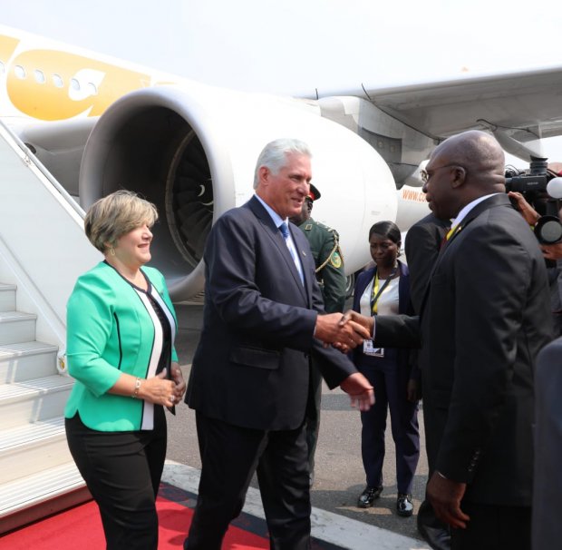 PRESIDENTE CUBANO JÁ EM LUANDA PARA VISITA DE ESTADO DE TRÊS DIAS