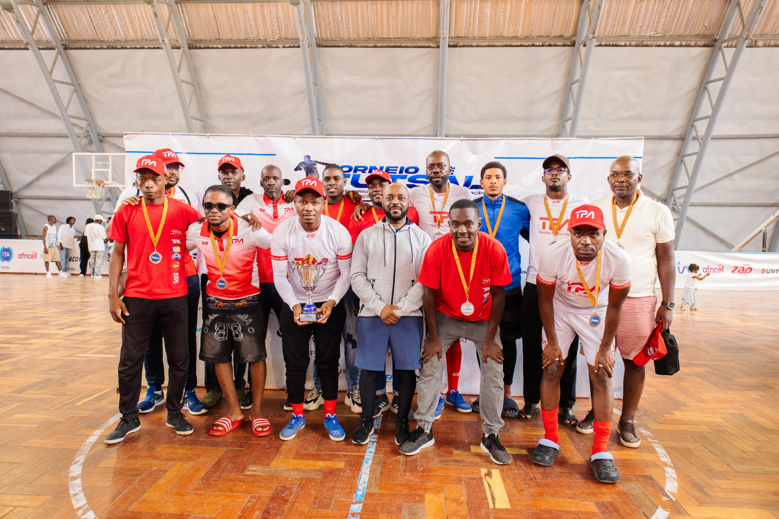 ANGOLA TELECOM CONQUISTA TORNEIRO FUTSAL MINTTICS