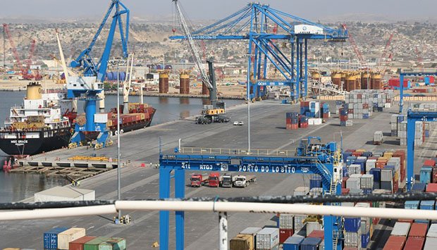 PORTO DO NAMIBE  REFORÇADO COM MEIOS