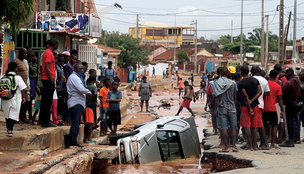 CHUVAS DEIXAM VIAS INTRANSITÁVEIS EM LUANDA