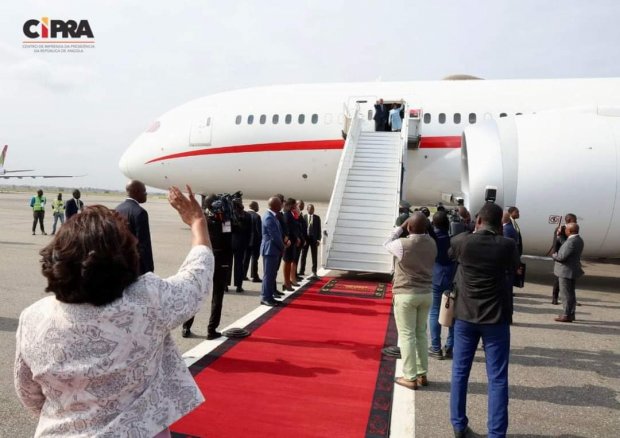 PRESIDENTE JOÃO LOURENÇO A CAMINHO DO REINO UNIDO