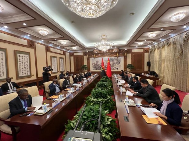 ANGOLA E CHINA REALIZAM CONSULTAS POLÍTICAS