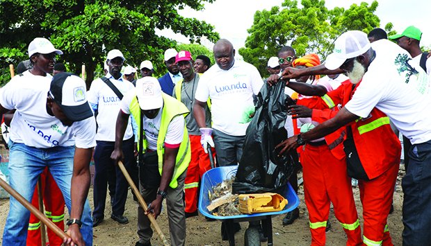 ELISAL RECEBE MEIOS PARA LIMPAR  A FLORESTA DA ILHA DE LUANDA