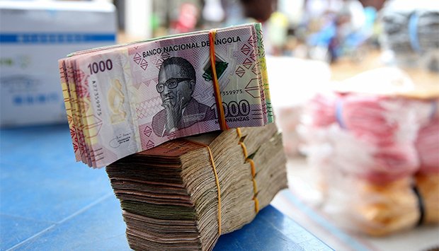 KWANZA PODE TERMINAR O ANO  A VALER 453,93 ANTE  AO  DOLAR