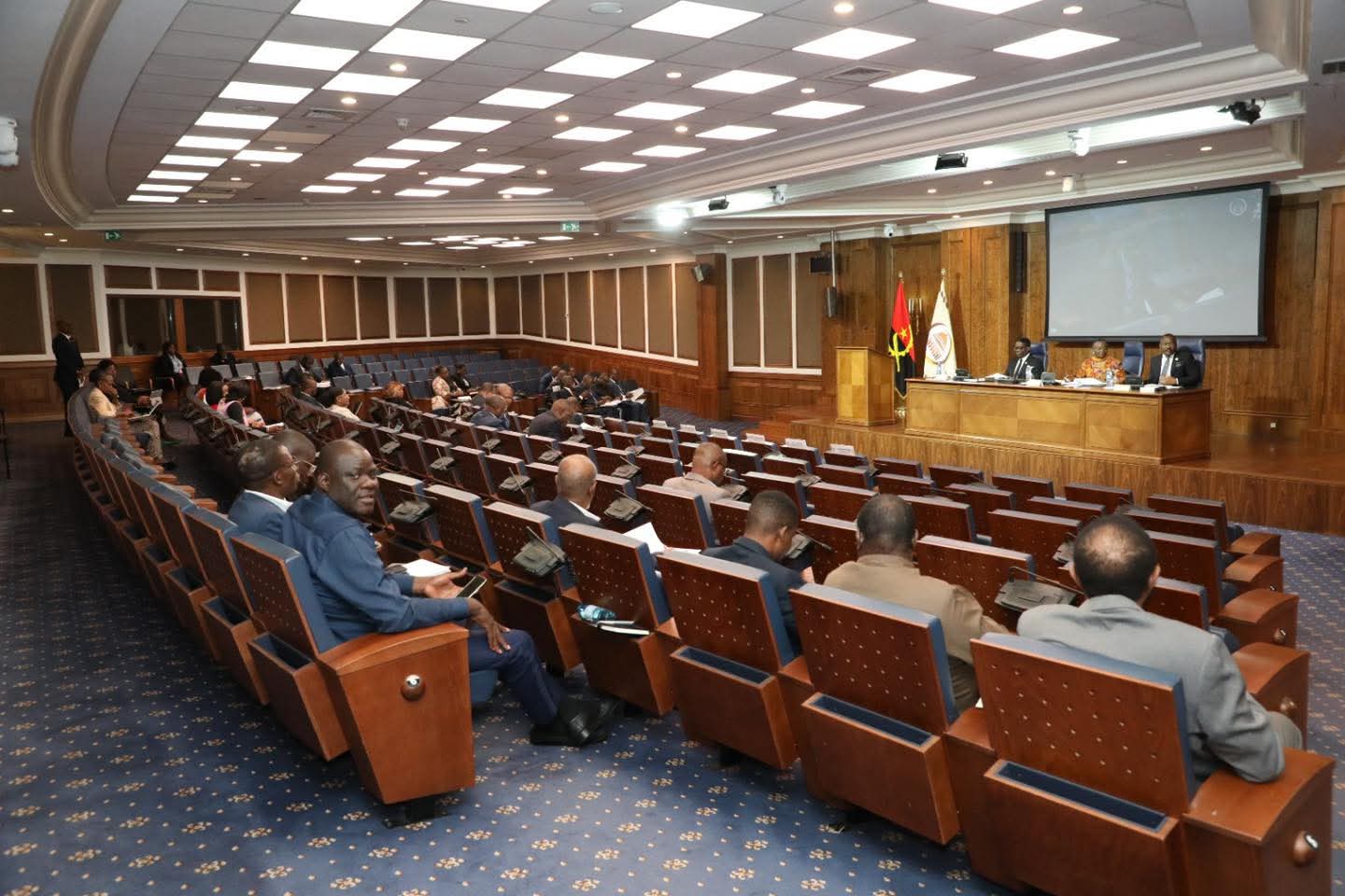 PARLAMENTO REGISTA MOVIMENTAÇÃO DE DEPUTADOS
