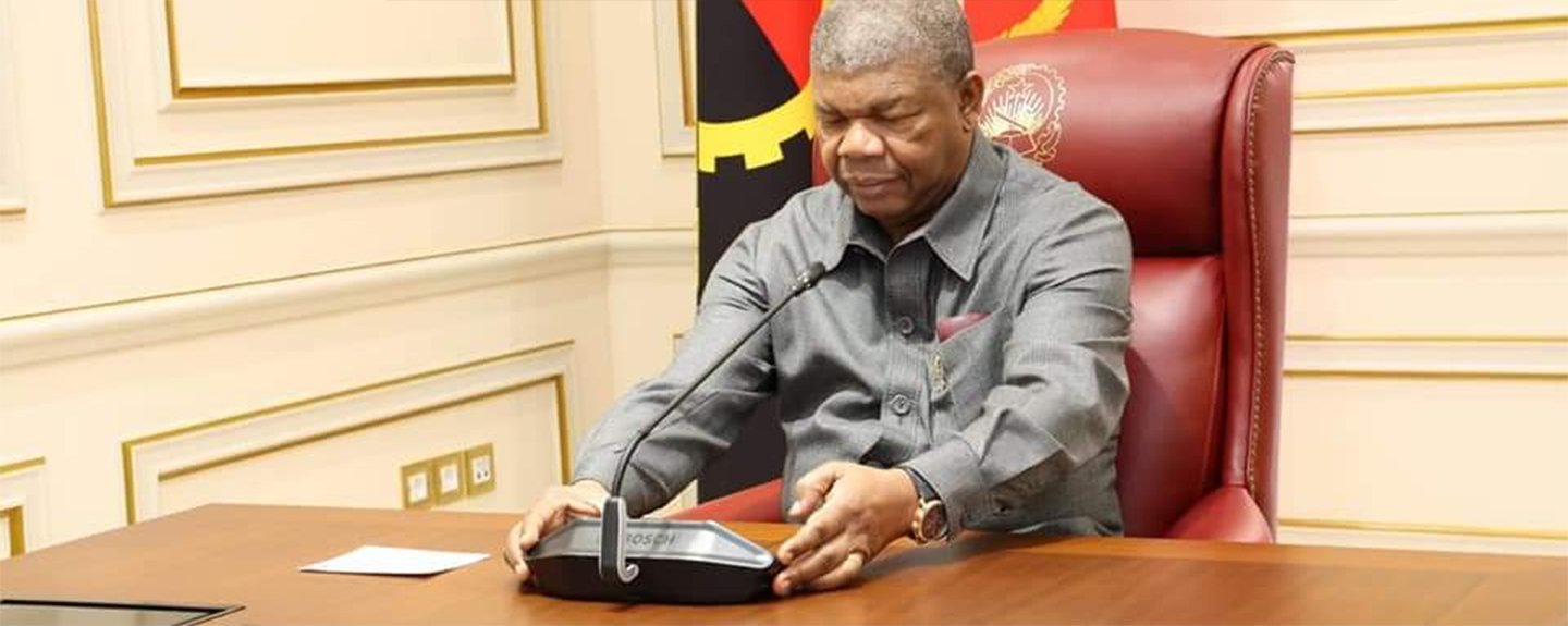 JOÃO LOURENÇO CONVERSA AO TELEFONE COM NOVO PRESIDENTE DO BRASIL