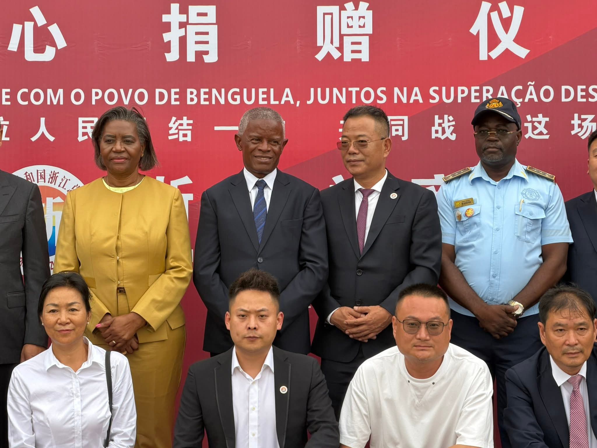 EMPRESAS CHINESAS DOAM 200 TONELADAS DE BENS  DIVERSOS  PARA VÍTIMAS  DAS CHEIAS EM BENGUELA