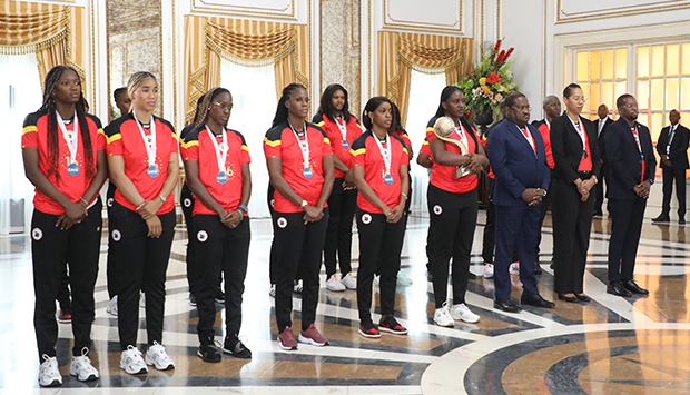 SELECÇÃO NACIONAL FEMININA DE ANDEBOL RECEBIDA PELO CHEFE DE ESTADO