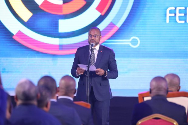 EXECUTIVO PREPARA FÓRUM SOBRE ENERGIAS RENOVÁVEIS EM OUTUBRO