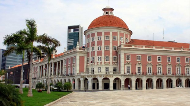 BNA SANCIONA 50 INSTITUIÇÕES BANCÁRIAS  E NÃO BANCÁRIAS