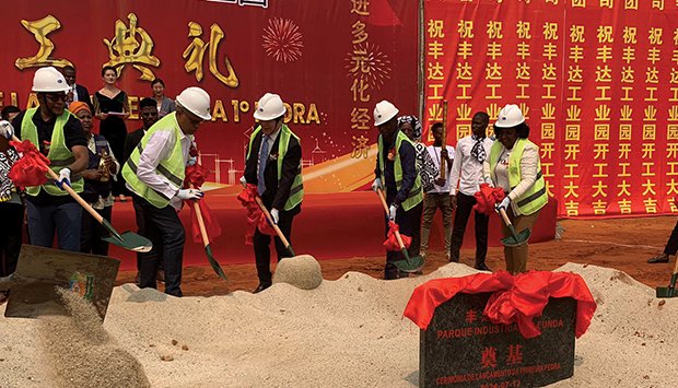 LANÇADA A PRIMEIRA PEDRA PARA CONSTRUÇÃO DO PARQUE INDUSTRIAL DA FUNDA