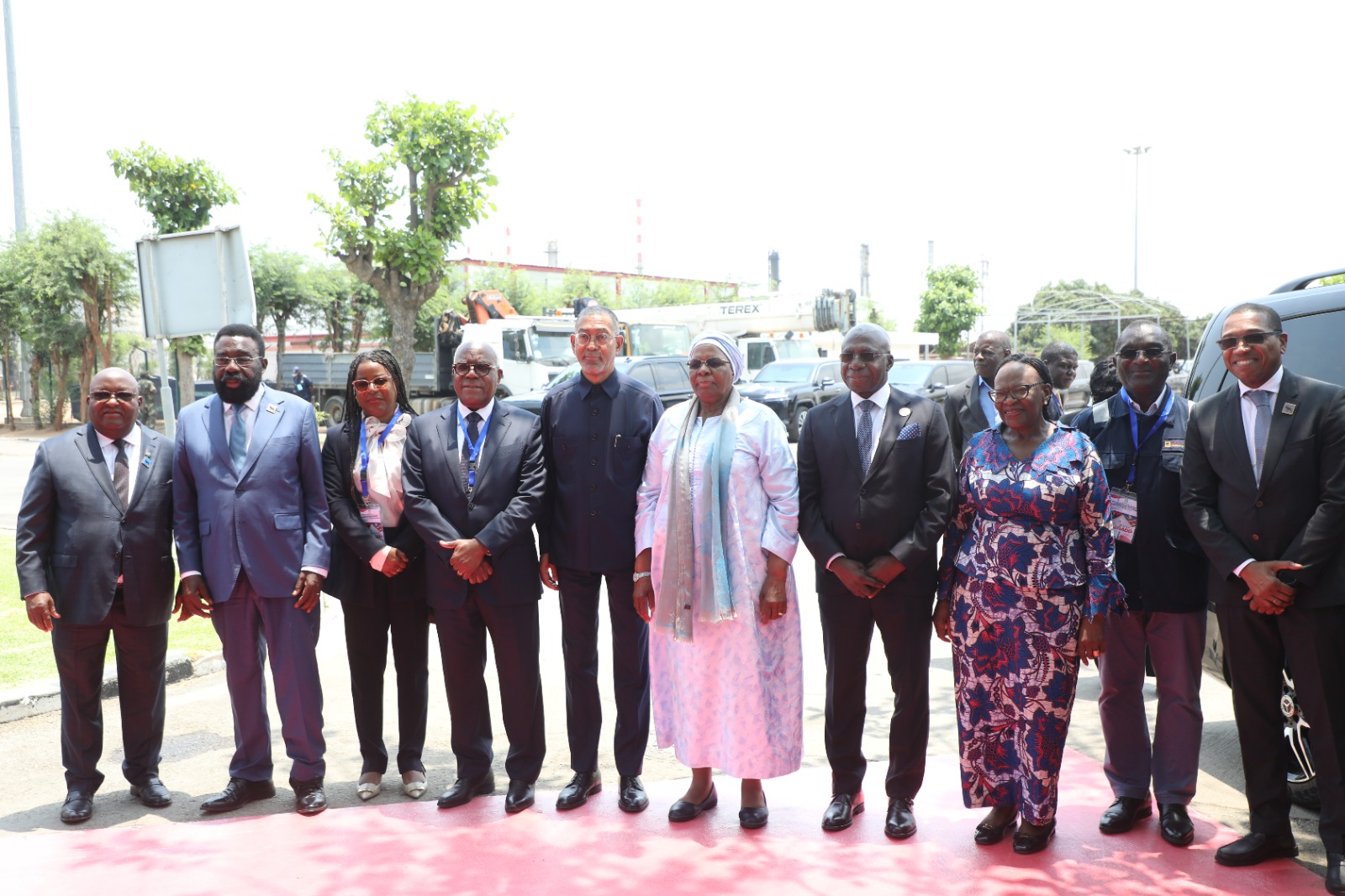 PRESIDENTE DA NAMÍBIA  VISITA REFINARIA DE LUANDA