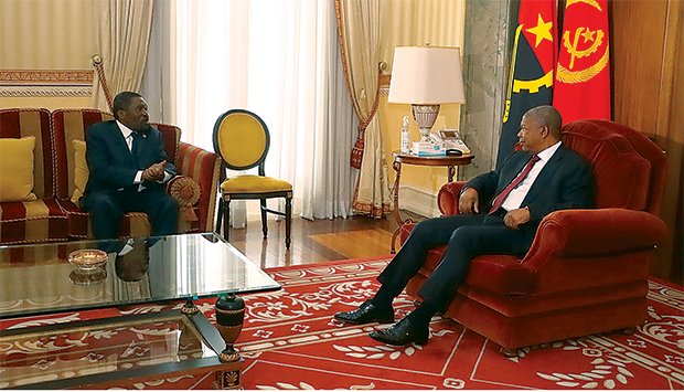 CHEFE DE ESTADO ABORDA QUESTÕES DO PAÍS COM EX-LÍDER DA UNITA