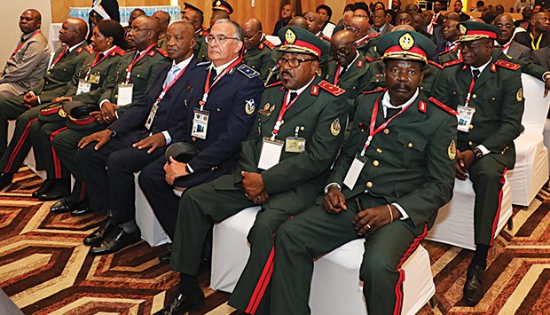 CONDECORADAS PERSONALIDADES PELO CONTRIBUTO PARA A PAZ E ESTABILIDADE